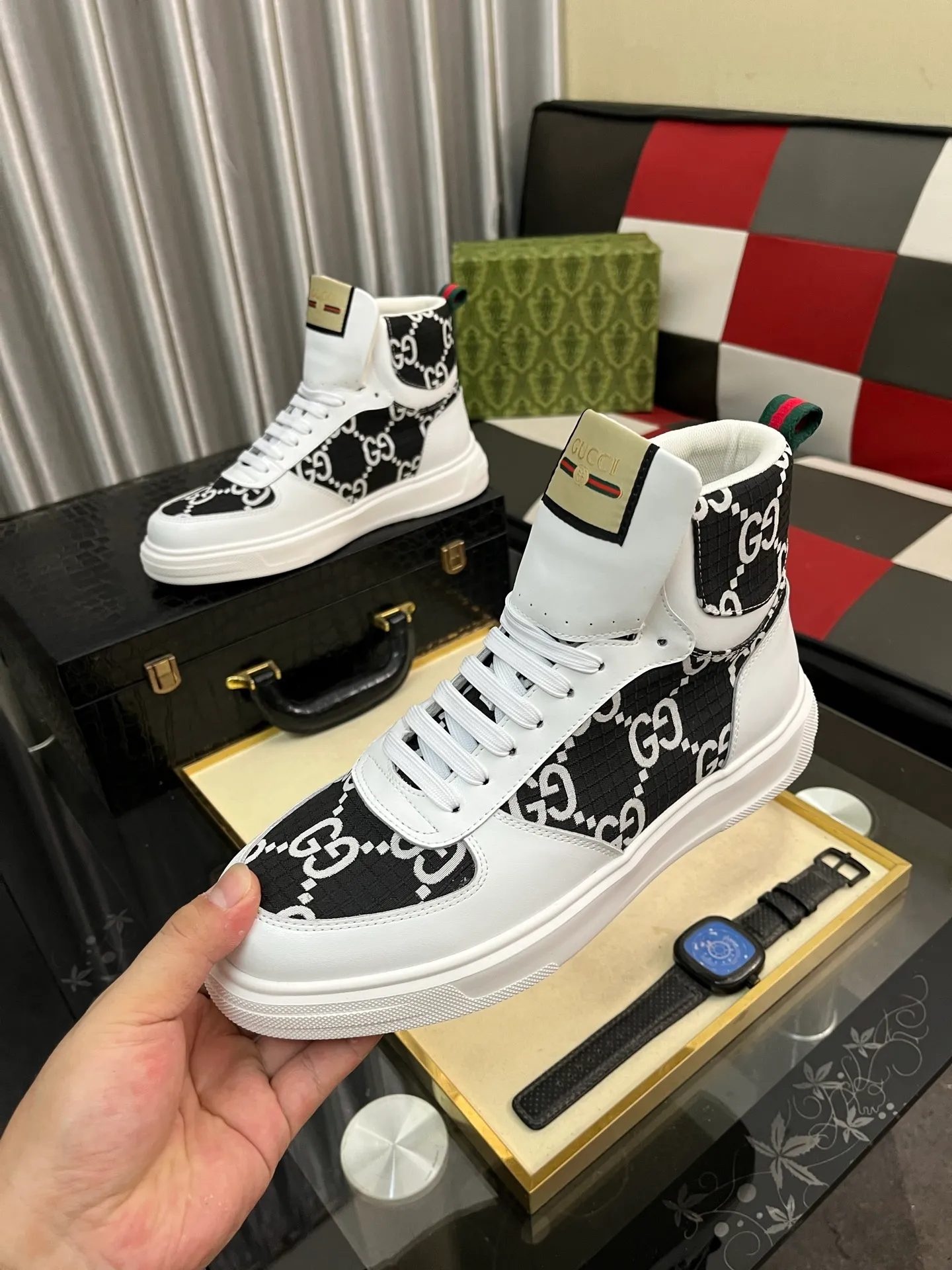 Men's shoes 💰440⌚️⌚️ Gucci •Gucci original quality. ~ Unique modern style sneakers. 🏃A must-have casual shoe for trendy men😍😍 Original brand imported from Italy, imported original leather, sheep lining (refuses to discolor and grind feet) Sole: Original sole provided by the original factory, French lazy style design ⚠️Fit to the feet, original quality attached, super comfortable original sole, size: 38-443️⃣Colors available